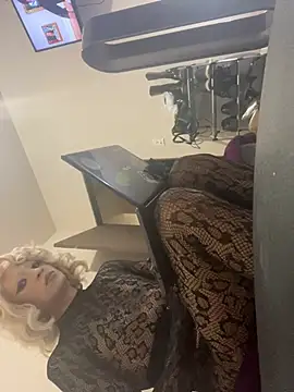 xtinasissy online show from August 9, 2026, 6:08 am