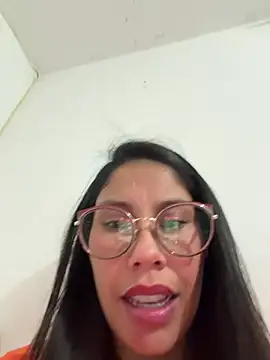 Mia roux21 online show from July 25, 2026, 5:59 am