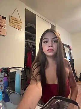 Snapshot of crissyluvu chatting on July 26, 2026, 9:11 pm crissyluvu online show from July 26, 2026, 9:11 pm