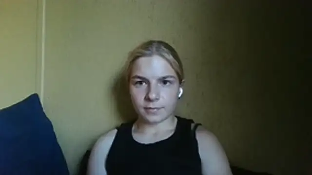 Snapshot of qwerty_h chatting on August 9, 2026, 4:35 pm qwerty h online show from August 9, 2026, 4:35 pm