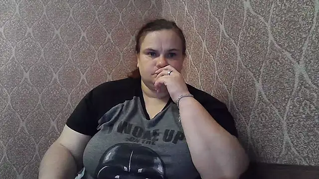 DollyGersonnn online show from July 27, 2026, 7:43 pm