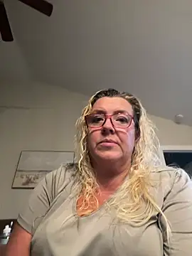 Snapshot of IntimateCpl chatting on August 5, 2026, 12:15 am IntimateCpl online show from August 5, 2026, 12:15 am