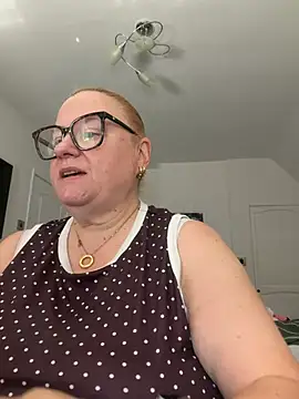 ExperiencedCurvyBelle online show from August 5, 2026, 9:58 am
