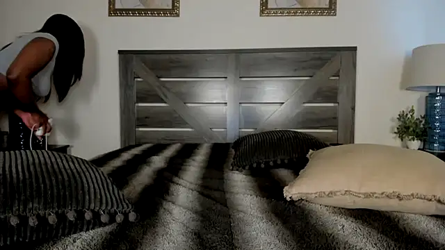 nicolesolace online show from June 13, 2026, 9:13 pm