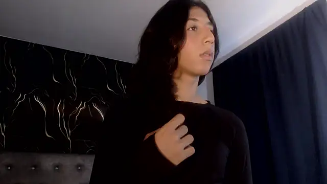 JulietSinclair online show from August 6, 2026, 2:56 pm
