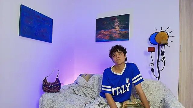 LOLOSEXLOVE online show from August 3, 2026, 12:30 am