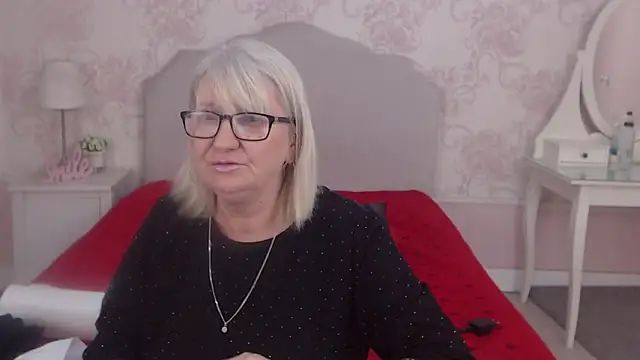 Snapshot of LadyAlana chatting on May 1, 2026, 10:15 pm LadyAlana online show from May 1, 2026, 10:15 pm