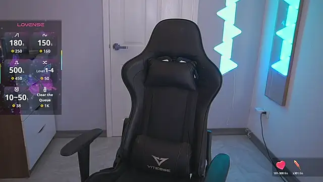 Snapshot of DanikaDillan chatting on October 29, 2025, 12:42 am DanikaDillan online show from October 29, 2025, 12:42 am