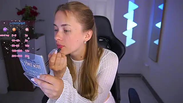 Snapshot of DanikaDillan chatting on October 13, 2025, 12:45 am DanikaDillan online show from October 13, 2025, 12:45 am