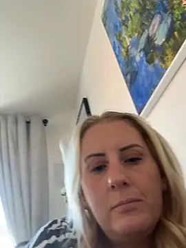 Elegant Erin online show from August 3, 2026, 11:27 am