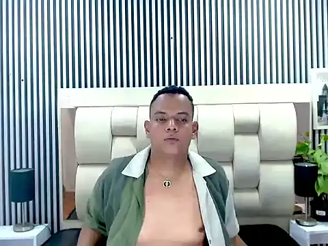 Snapshot of Papi_95 chatting on August 1, 2026, 12:58 pm Papi 95 online show from August 1, 2026, 12:58 pm