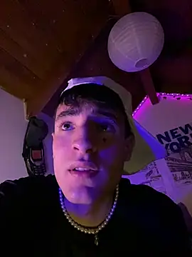 Snapshot of LucasBenedeti chatting on August 6, 2026, 4:40 am LucasBenedeti online show from August 6, 2026, 4:40 am