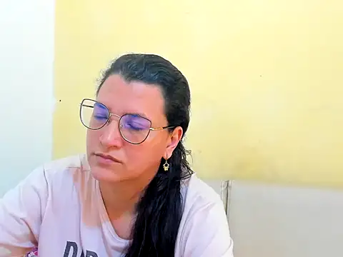 MARILYN GARCIA online show from April 7, 2026, 3:47 pm