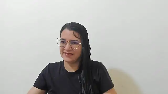 MARILYN GARCIA online show from November 26, 2025, 2:06 pm