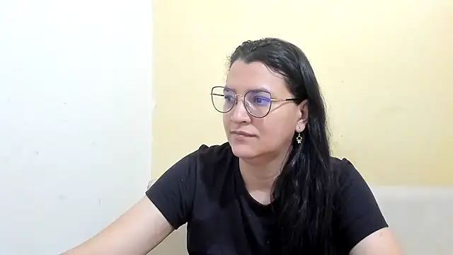 MARILYN GARCIA online show from February 8, 2026, 2:15 pm