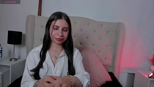 EmmillyQueen online show from August 7, 2026, 3:12 am
