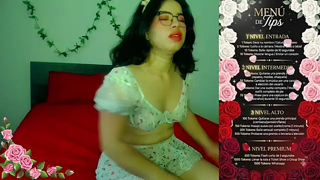 Snapshot of Emmily_Tulip chatting on August 6, 2026, 12:11 pm Emmily Tulip online show from August 6, 2026, 12:11 pm