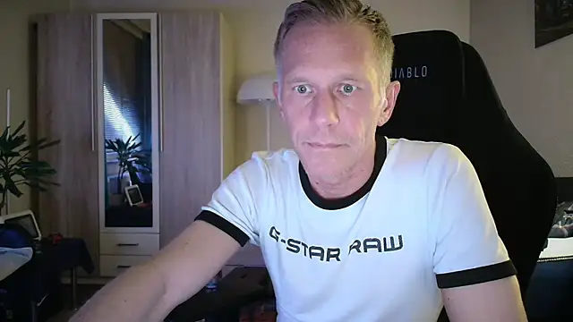 slaveboy2016xh online show from June 9, 2026, 9:16 pm