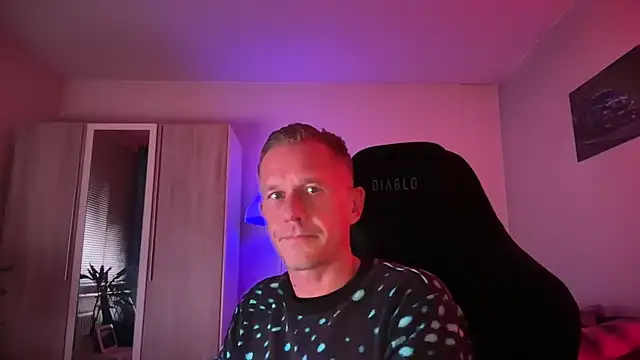 Snapshot of slaveboy2016@xh chatting on October 7, 2025, 10:33 pm slaveboy2016xh online show from October 7, 2025, 10:33 pm