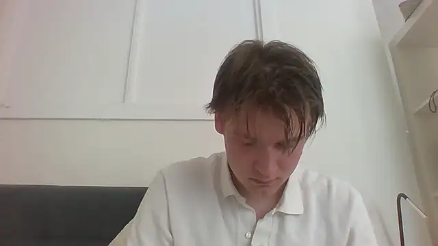 Snapshot of the-dreaming chatting on August 9, 2026, 3:29 pm the-dreaming online show from August 9, 2026, 3:29 pm