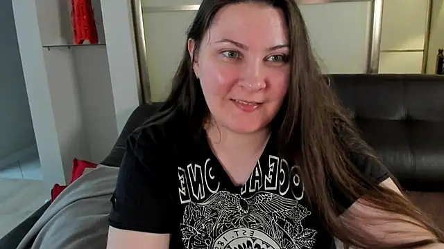 MarySwon online show from March 18, 2025, 11:31 pm