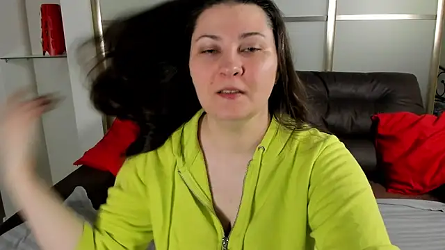 MarySwon online show from September 20, 2025, 12:10 pm