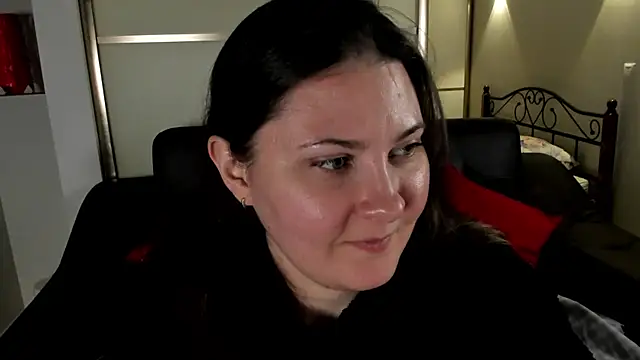 MarySwon online show from February 18, 2025, 5:31 pm