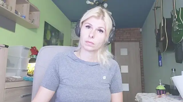 karmija online show from October 10, 2025, 2:07 pm