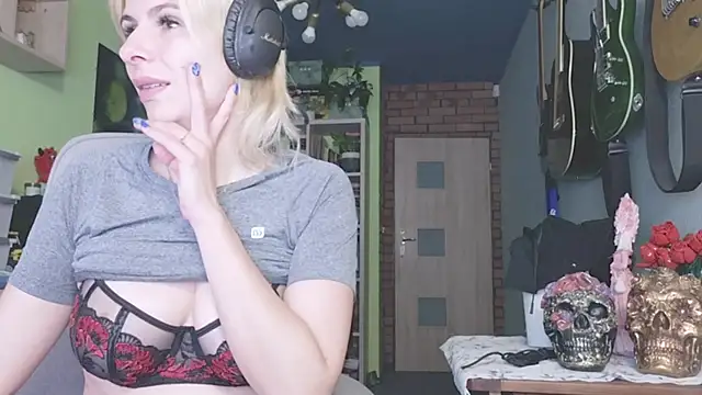 karmija online show from November 26, 2025, 9:59 pm