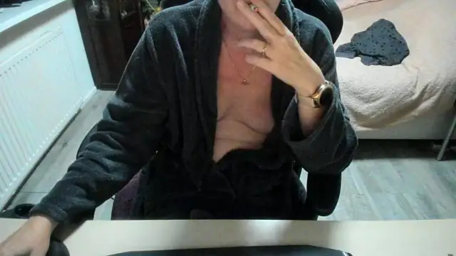 minoesje37 online show from October 21, 2025, 7:13 pm