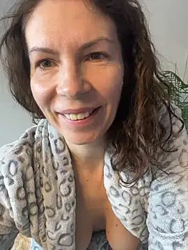 Snapshot of ChristinaGlory chatting on February 6, 2026, 7:37 am ChristinaGlory online show from February 6, 2026, 7:37 am