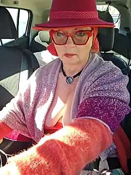 Snapshot of MucMilf59 chatting on November 4, 2025, 9:24 am MucMilf59 online show from November 4, 2025, 9:24 am