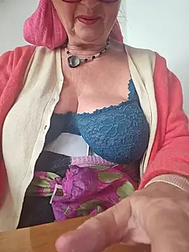 Snapshot of MucMilf59 chatting on October 25, 2025, 10:14 am MucMilf59 online show from October 25, 2025, 10:14 am