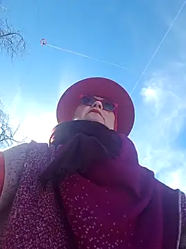 Snapshot of MucMilf59 chatting on October 29, 2025, 9:52 am MucMilf59 online show from October 29, 2025, 9:52 am