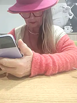 Snapshot of MucMilf59 chatting on October 27, 2025, 10:38 am MucMilf59 online show from October 27, 2025, 10:38 am