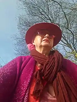 Snapshot of MucMilf59 chatting on November 13, 2025, 9:24 am MucMilf59 online show from November 13, 2025, 9:24 am