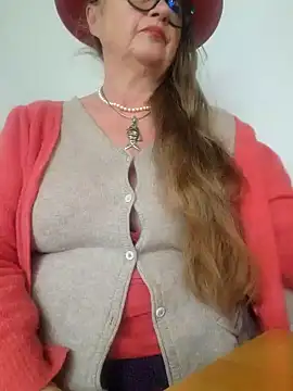 Snapshot of MucMilf59 chatting on November 22, 2025, 11:20 am MucMilf59 online show from November 22, 2025, 11:20 am