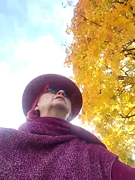 Snapshot of MucMilf59 chatting on October 15, 2025, 8:33 am MucMilf59 online show from October 15, 2025, 8:33 am