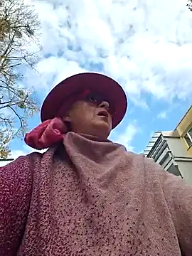 Snapshot of MucMilf59 chatting on October 18, 2025, 10:06 am MucMilf59 online show from October 18, 2025, 10:06 am