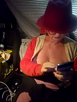 Snapshot of MucMilf59 chatting on October 19, 2025, 7:27 pm MucMilf59 online show from October 19, 2025, 7:27 pm