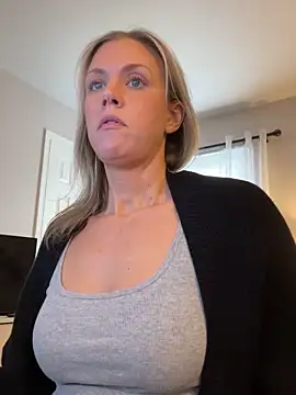 Snapshot of Kay_Cakes chatting on November 11, 2025, 5:52 pm Kay Cakes online show from November 11, 2025, 5:52 pm