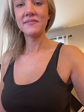 Snapshot of Kay_Cakes chatting on December 17, 2025, 4:45 pm Kay Cakes online show from December 17, 2025, 4:45 pm