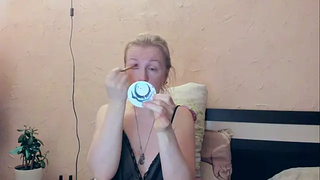 I AM MILF online show from May 13, 2026, 7:26 am