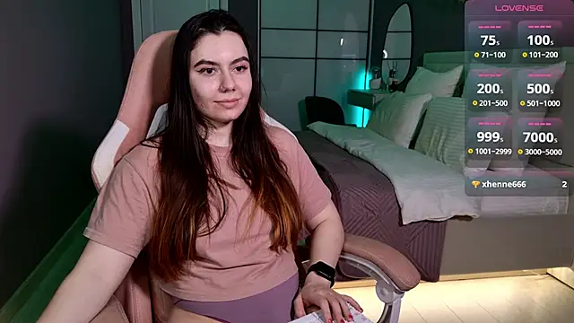 Foxohlove online show from February 17, 2025, 6:06 pm