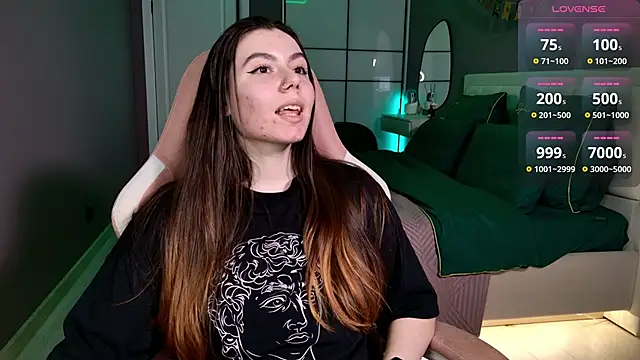 Foxohlove online show from March 6, 2025, 3:24 pm