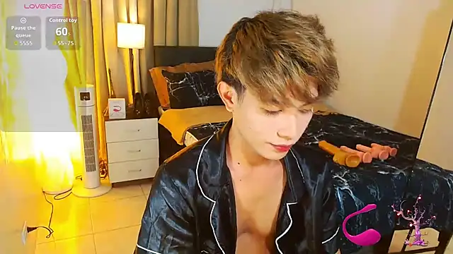 Snapshot of WildestTwink chatting on July 9, 2026, 7:02 pm WildestTwink online show from July 9, 2026, 7:02 pm