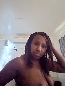 Xochillovemoney2 online show from April 7, 2026, 10:44 pm