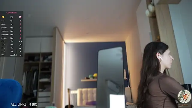 LAUREL HAZEL online show from March 4, 2025, 7:11 pm