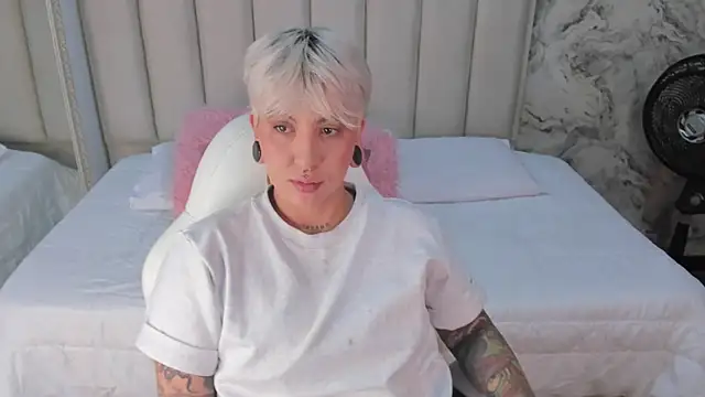 Snapshot of amy_ink chatting on October 10, 2025, 11:22 am amy ink online show from October 10, 2025, 11:22 am