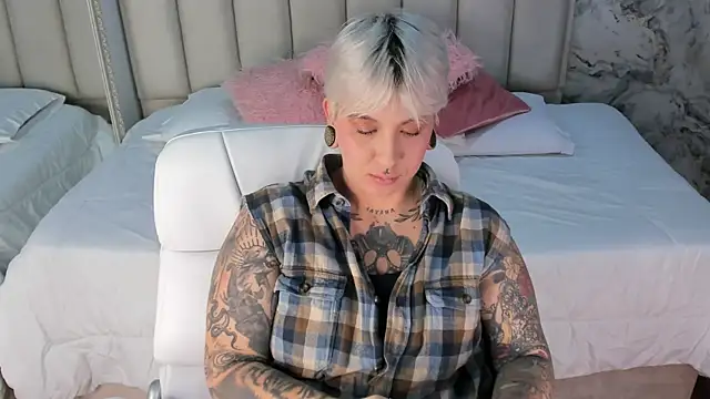 Snapshot of amy_ink chatting on October 13, 2025, 11:12 am amy ink online show from October 13, 2025, 11:12 am